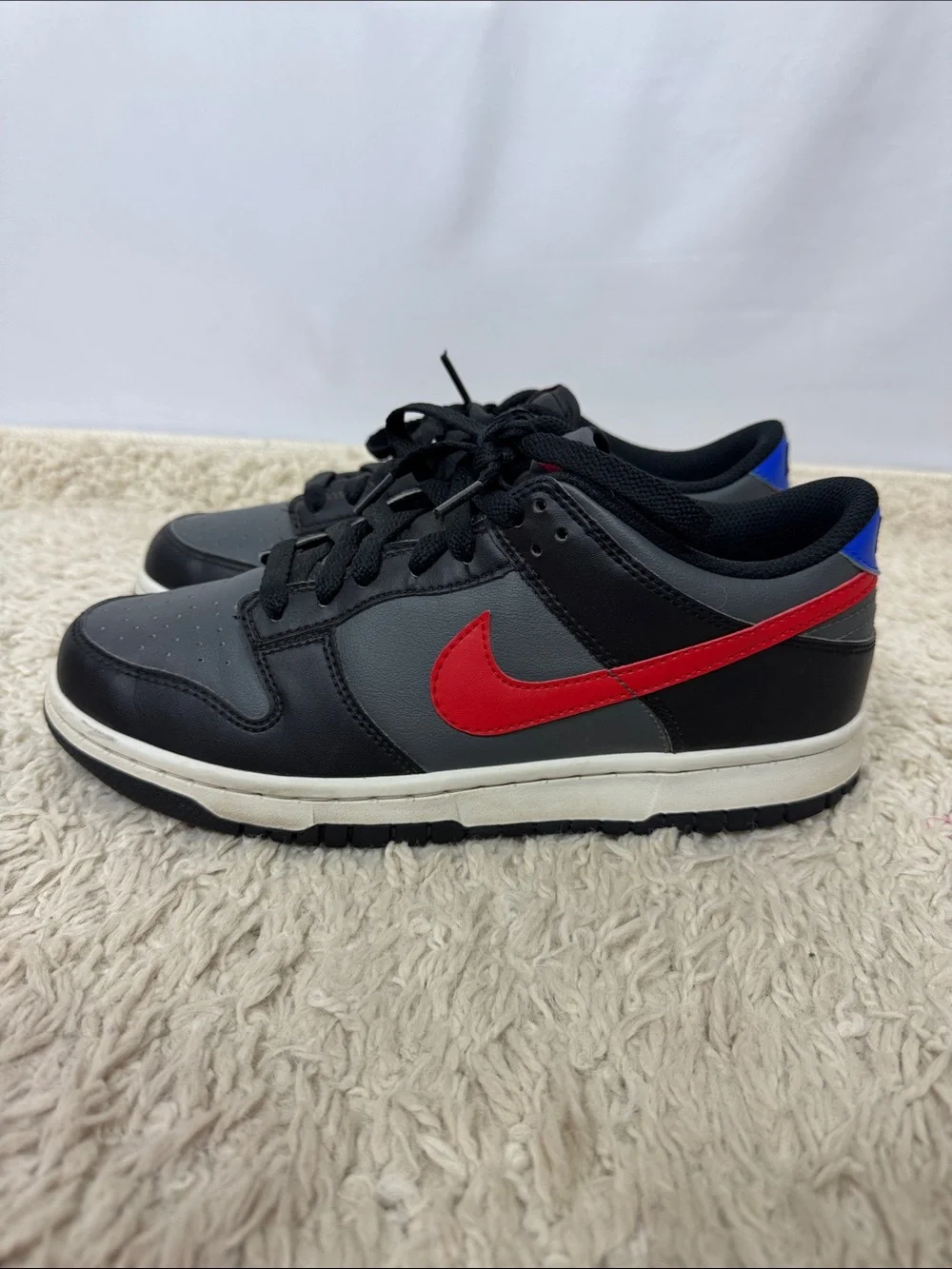 Nike Dunk Low Sneakers Size 7Y Black Gray Red‎